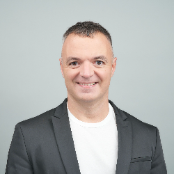 Photo of Gonzalo Linares, Senior Director & Global Head, Patient Advocacy & External Engagement R&D, Johnson & Johnson AG