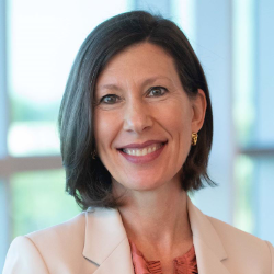 Photo of Catherine Macpherson, MS, RDN, Senior Vice President & Chief Nutrition Officer, Mom's Meals