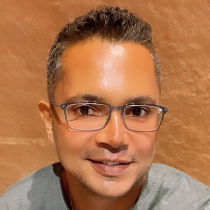 Photo of Leo Santos, International Artificial Intelligence Lead, AstraZeneca